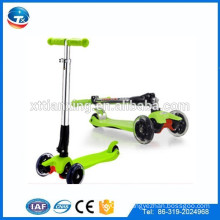 Jouets pour enfants 3 roues motrices scooter pliant maxi scooter avec allumée PU trois roues kick scooter